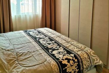 Golden Shower Apartment