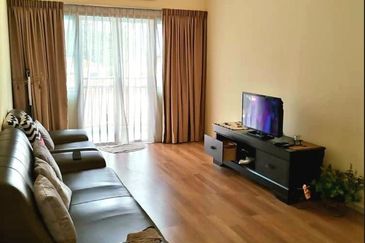 Golden Shower Apartment