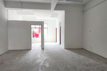 Face Main Road 1st Floor Good Price Prime Area Pertam Jaya Ujong Pasir Melaka