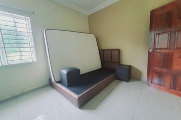 Nice Fully Furnish 1.5 Sty Bungalow House Kampung Parit Penghulu Muar 