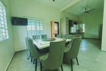 Nice Fully Furnish 1.5 Sty Bungalow House Kampung Parit Penghulu Muar 