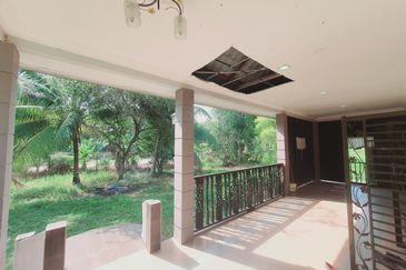 Nice Fully Furnish 1.5 Sty Bungalow House Kampung Parit Penghulu Muar 