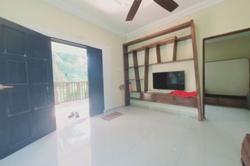 Nice Fully Furnish 1.5 Sty Bungalow House Kampung Parit Penghulu Muar 