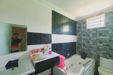 Nice Fully Furnish 1.5 Sty Bungalow House Kampung Parit Penghulu Muar 