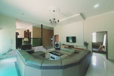 Nice Fully Furnish 1.5 Sty Bungalow House Kampung Parit Penghulu Muar 