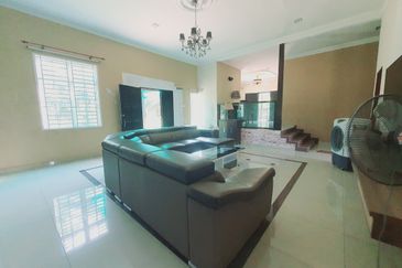 Nice Fully Furnish 1.5 Sty Bungalow House Kampung Parit Penghulu Muar 