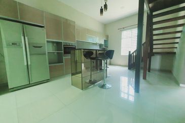 Nice Fully Furnish 1.5 Sty Bungalow House Kampung Parit Penghulu Muar 