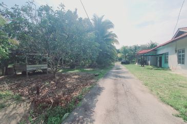 Nice Fully Furnish 1.5 Sty Bungalow House Kampung Parit Penghulu Muar 