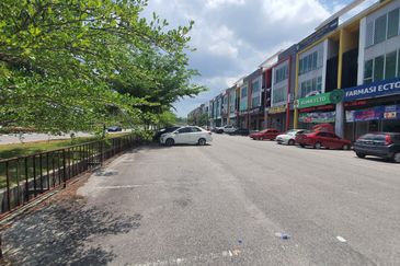 ROI 3.77% Freehold 3 Sty Putra Sentosa Hospital Manipal Bukit Baru Melaka