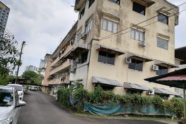 PANGSAPURI DURIAN DAUN