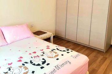 PANGSAPURI GOLDEN SHOWER