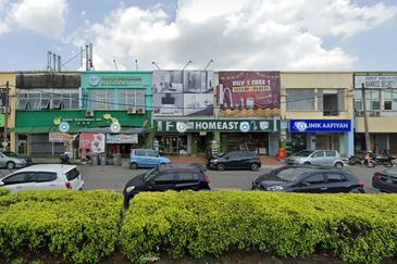 Face Main Road Big Size 1800 sqft Beside 3 School Jati Batu Berendam Melaka