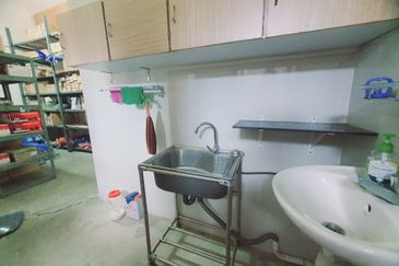 Ground Floor Face Main Road Traffic Light Gangsa Avenue Batu Berendam Melaka