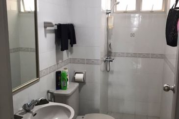 CONDOMINIUM OCEAN PALMS(PERMATA IDAMAN)