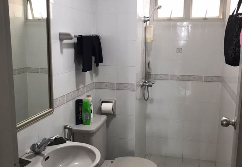 CONDOMINIUM OCEAN PALMS(PERMATA IDAMAN)