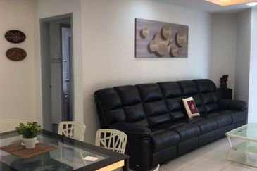 CONDOMINIUM OCEAN PALMS(PERMATA IDAMAN)