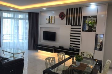 CONDOMINIUM OCEAN PALMS(PERMATA IDAMAN)