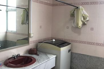 CONDOMINIUM OCEAN PALMS(PERMATA IDAMAN)