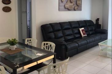 CONDOMINIUM OCEAN PALMS(PERMATA IDAMAN)