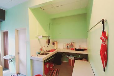 Carpet Flooring with Stage 1st Floor Shop Batu Berendam Putra Infineon Melaka