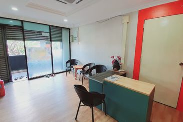 Carpet Flooring with Stage 1st Floor Shop Batu Berendam Putra Infineon Melaka