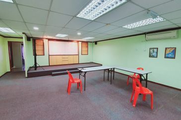 Carpet Flooring with Stage 1st Floor Shop Batu Berendam Putra Infineon Melaka