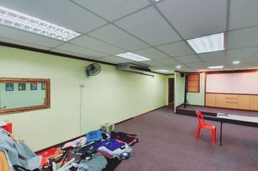 Carpet Flooring with Stage 1st Floor Shop Batu Berendam Putra Infineon Melaka