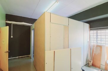 Carpet Flooring with Stage 1st Floor Shop Batu Berendam Putra Infineon Melaka