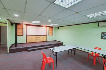 Carpet Flooring with Stage 1st Floor Shop Batu Berendam Putra Infineon Melaka