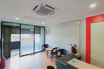 Carpet Flooring with Stage 1st Floor Shop Batu Berendam Putra Infineon Melaka