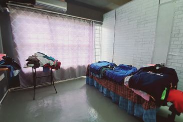 Carpet Flooring with Stage 1st Floor Shop Batu Berendam Putra Infineon Melaka