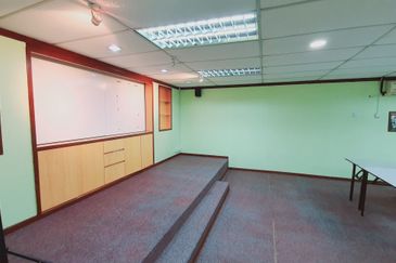 Carpet Flooring with Stage 1st Floor Shop Batu Berendam Putra Infineon Melaka
