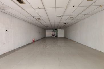 Facing Busy Main Road Ground Floor Shop Batu Berendam Putra Infineon Melaka