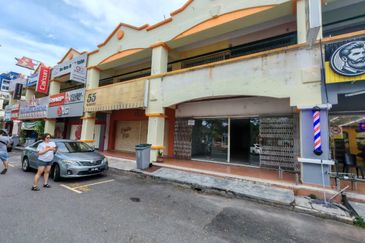 Facing Busy Main Road Ground Floor Shop Batu Berendam Putra Infineon Melaka