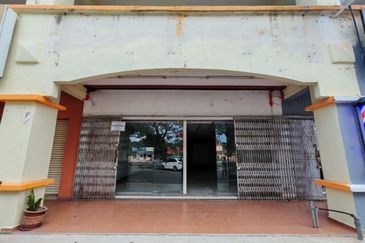 Facing Busy Main Road Ground Floor Shop Batu Berendam Putra Infineon Melaka