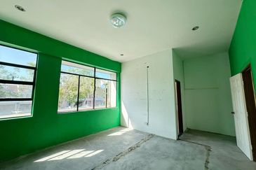 Face Main Road 1st Floor 2 Partition Room Pertam Jaya Ujong Pasir Melaka