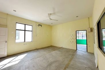 Face Main Road 1st Floor 2 Partition Room Pertam Jaya Ujong Pasir Melaka