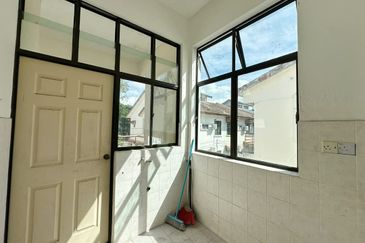 Face Main Road 1st Floor 2 Partition Room Pertam Jaya Ujong Pasir Melaka