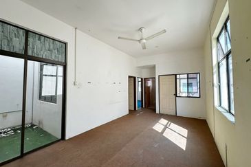 Face Main Road 1st Floor 2 Partition Room Pertam Jaya Ujong Pasir Melaka
