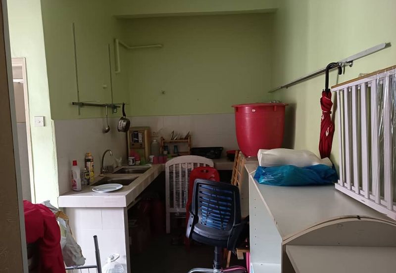 Carpet Flooring with Stage 1st Floor Shop Batu Berendam Putra Infineon