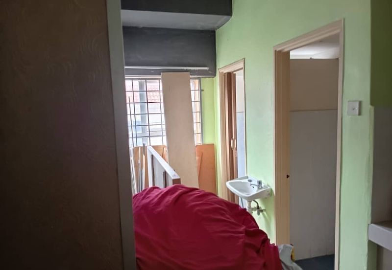 Carpet Flooring with Stage 1st Floor Shop Batu Berendam Putra Infineon