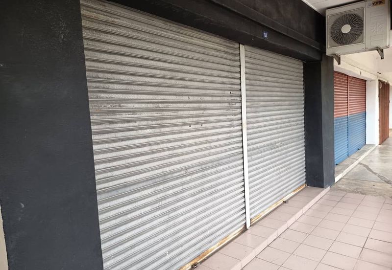 Carpet Flooring with Stage 1st Floor Shop Batu Berendam Putra Infineon