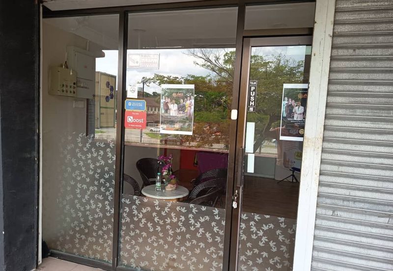 Carpet Flooring with Stage 1st Floor Shop Batu Berendam Putra Infineon