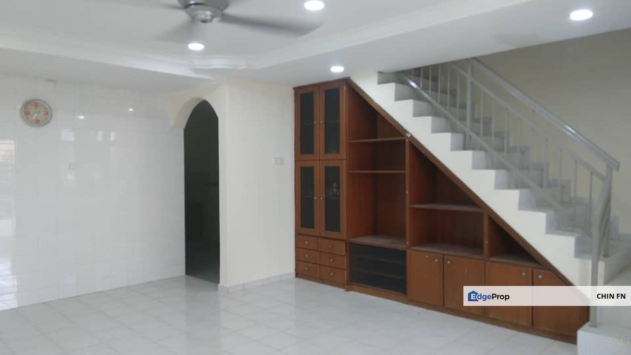 Nice Clean Tidy 2 Sty Teres House Balcony Jati Batu Berendam Infineon Melaka, Melaka, Batu Berendam