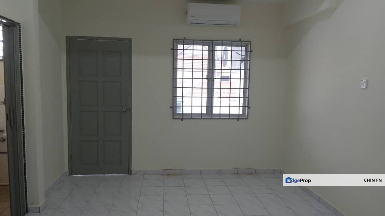 Nice Clean Tidy 2 Sty Teres House Balcony Jati Batu Berendam Infineon Melaka, Melaka, Batu Berendam