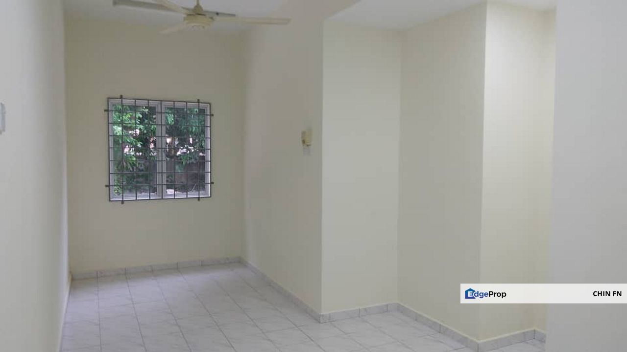 Nice Clean Tidy 2 Sty Teres House Balcony Jati Batu Berendam Infineon Melaka, Melaka, Batu Berendam