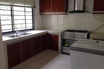 Mutiara Damansara - gated, pool, large garden