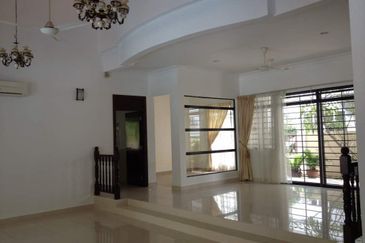 Mutiara Damansara - gated, pool, large garden