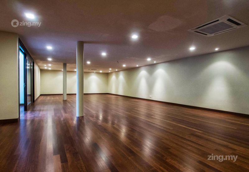 Twin Bungalow (Park 10-15 cars, Guardhouse) 