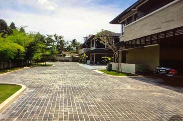 Twin Bungalow (Park 10-15 cars, Guardhouse) 